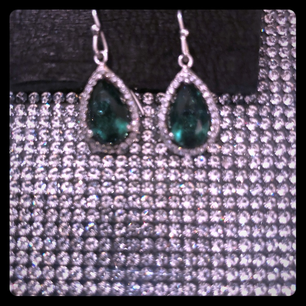 Green stone fashion earrings